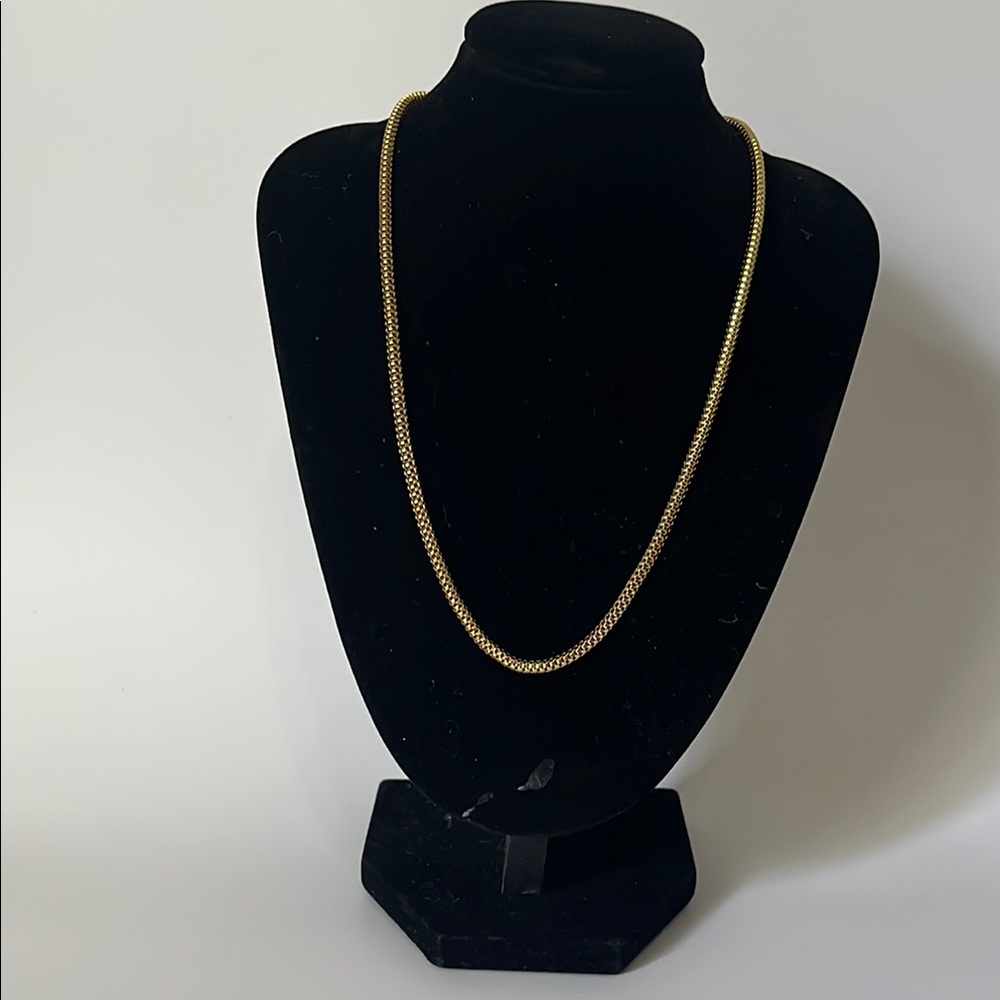 Elegant Rhodium Gold Tone Necklace